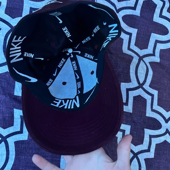 Nike hat - Picture 2 of 2